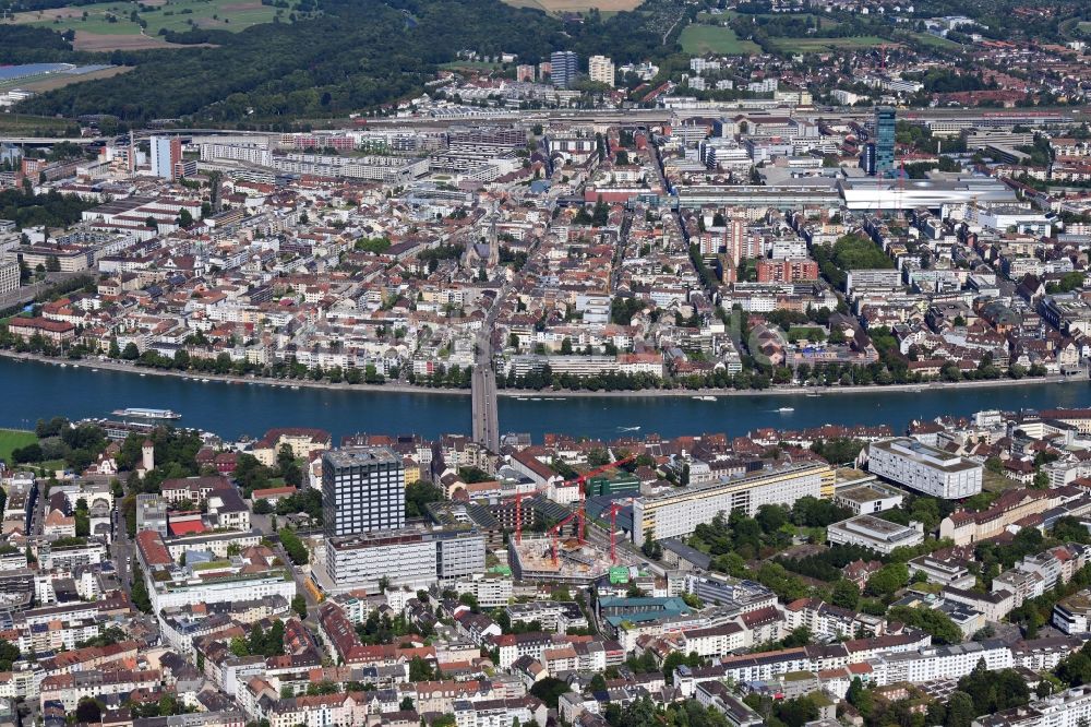 Basel von oben - Stadtansicht vom Innenstadtbereich Grossbasel, dem Rhein und gegenüber Kleinbasel in Basel, Schweiz