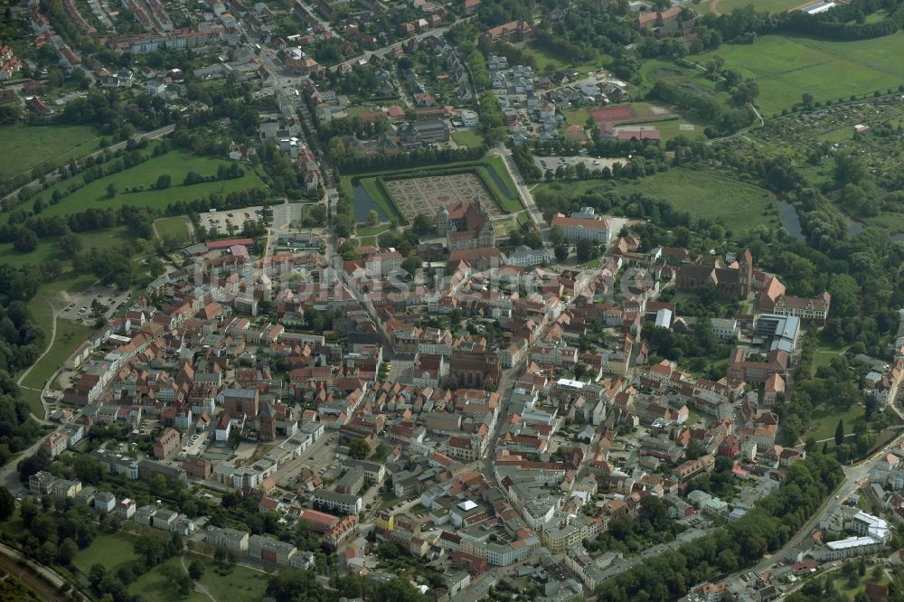 Güstrow aus der Vogelperspektive: Stadtansicht vom Innenstadtbereich in Güstrow im Bundesland Mecklenburg-Vorpommern