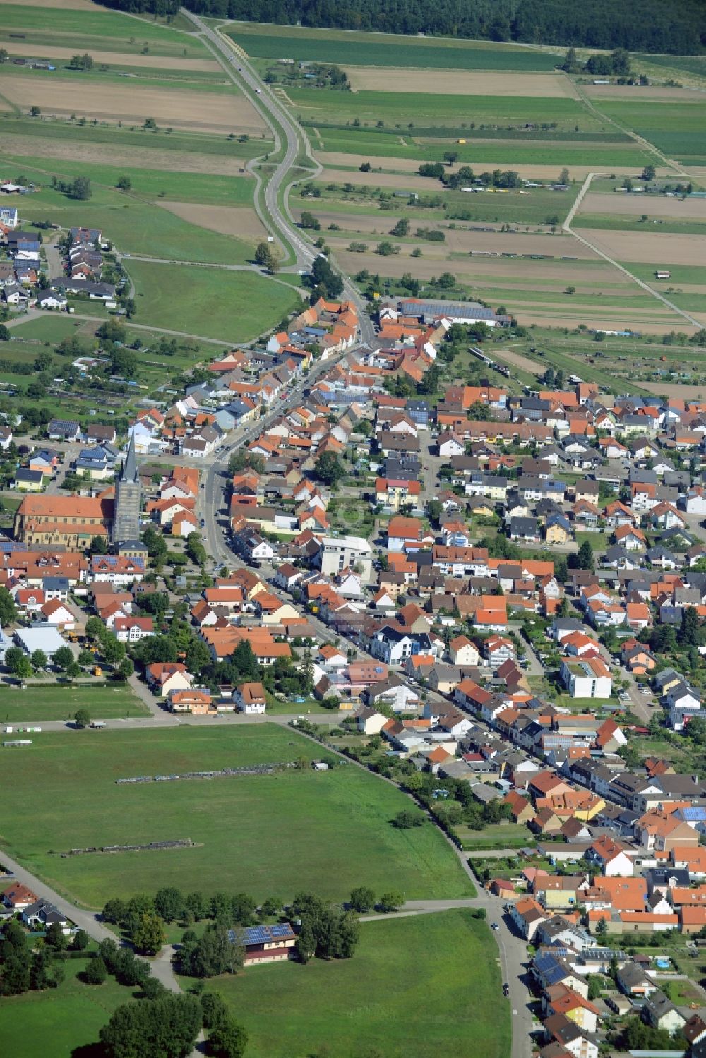 Luftaufnahme Hambrücken - Stadtansicht vom Innenstadtbereich in Hambrücken im Bundesland Baden-Württemberg