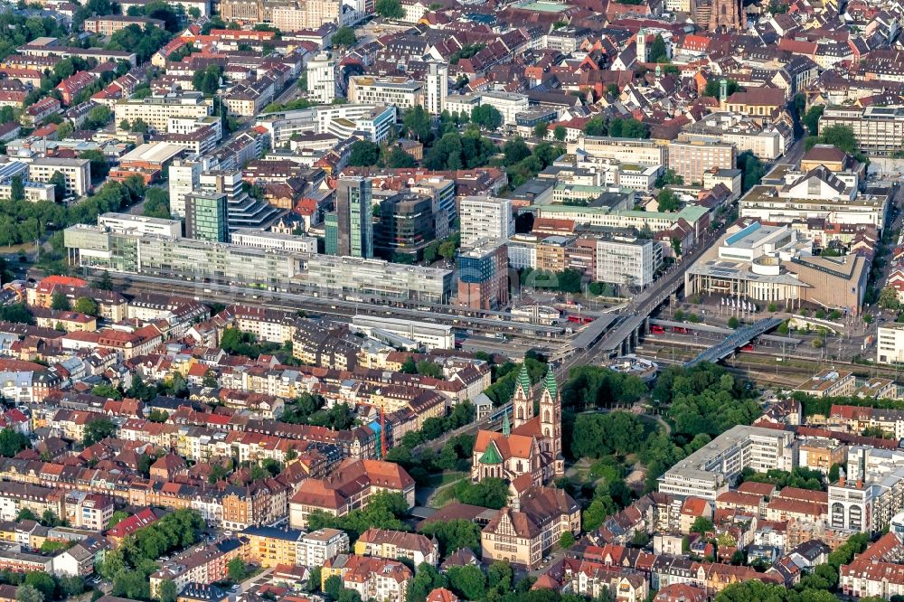 Stühlinger aus der Vogelperspektive: Stadtansicht vom Innenstadtbereich mit Hauptbahnhof im Ortsteil Stühlinger in Freiburg im Bundesland Baden-Württemberg, Deutschland