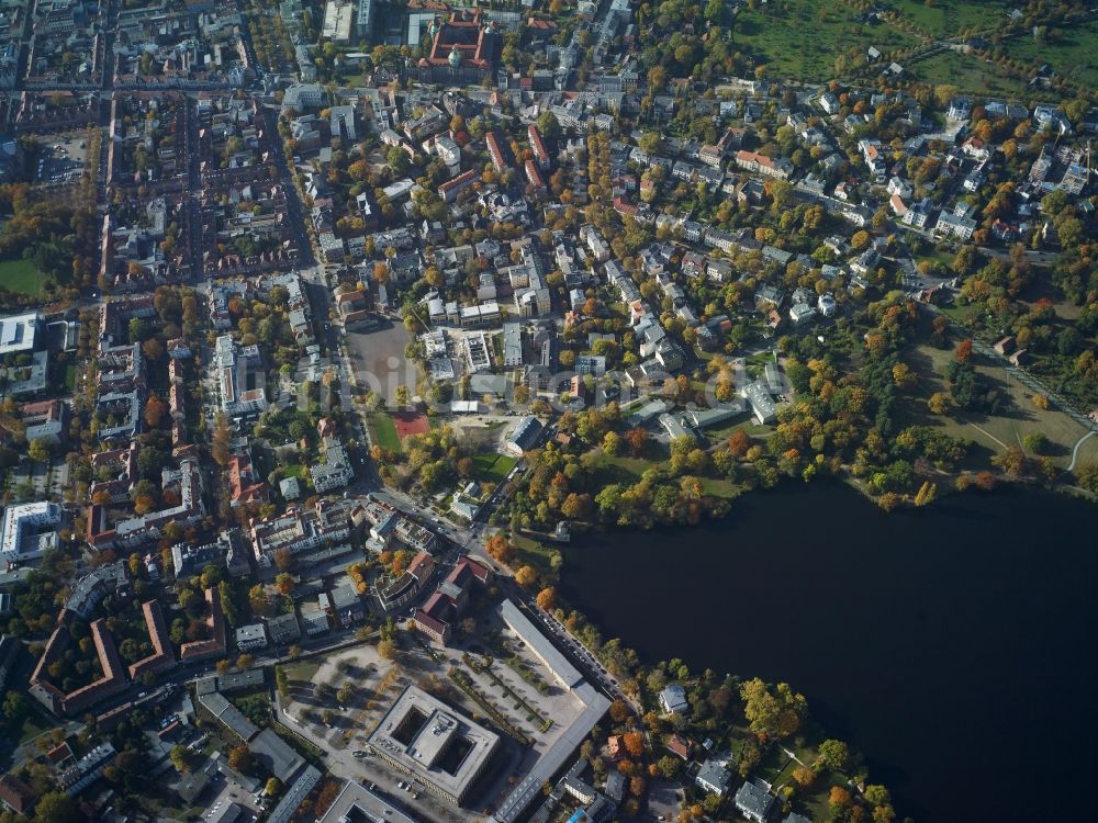 Luftbild Potsdam - Stadtansicht vom Innenstadtbereich am Heiligen See an der Kreuzung Am neuen Graten und Kurfürstenstraße in Potsdam im Bundesland Brandenburg. Mit im Bild ist das Arbeitsgericht Potsdam