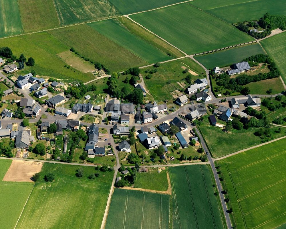 Hellertshausen von oben - Stadtansicht vom Innenstadtbereich in Hellertshausen im Bundesland Rheinland-Pfalz