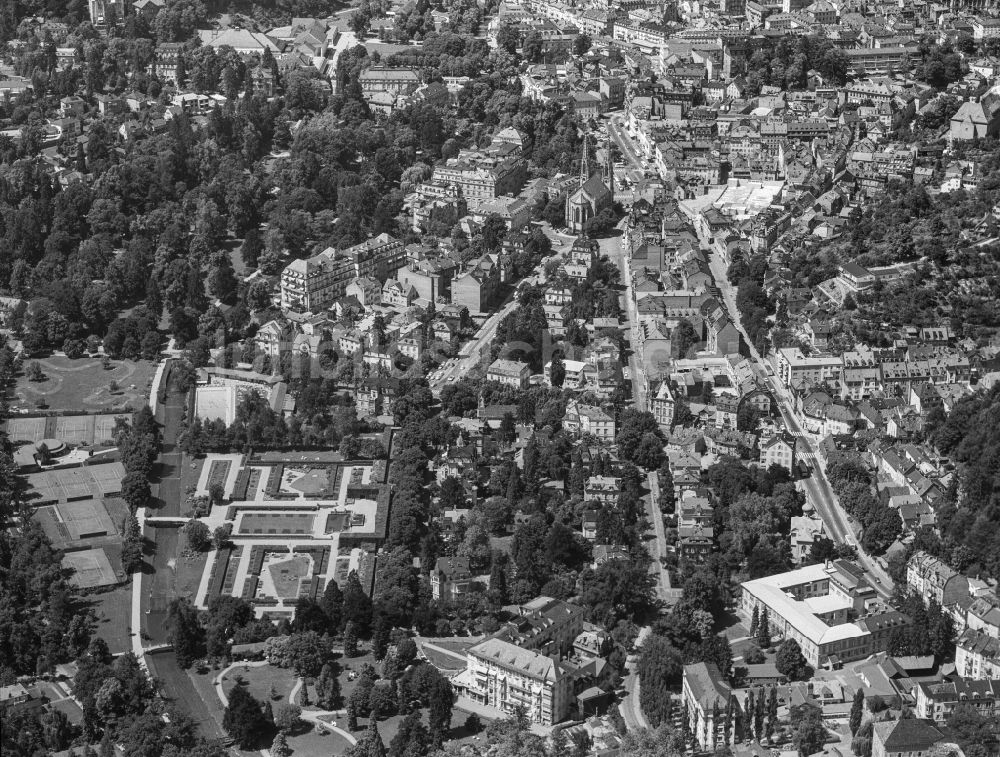 Baden-Baden aus der Vogelperspektive: Stadtansicht vom Innenstadtbereich mit historischen gebäuden in Baden-Baden im Bundesland Baden-Württemberg, Deutschland