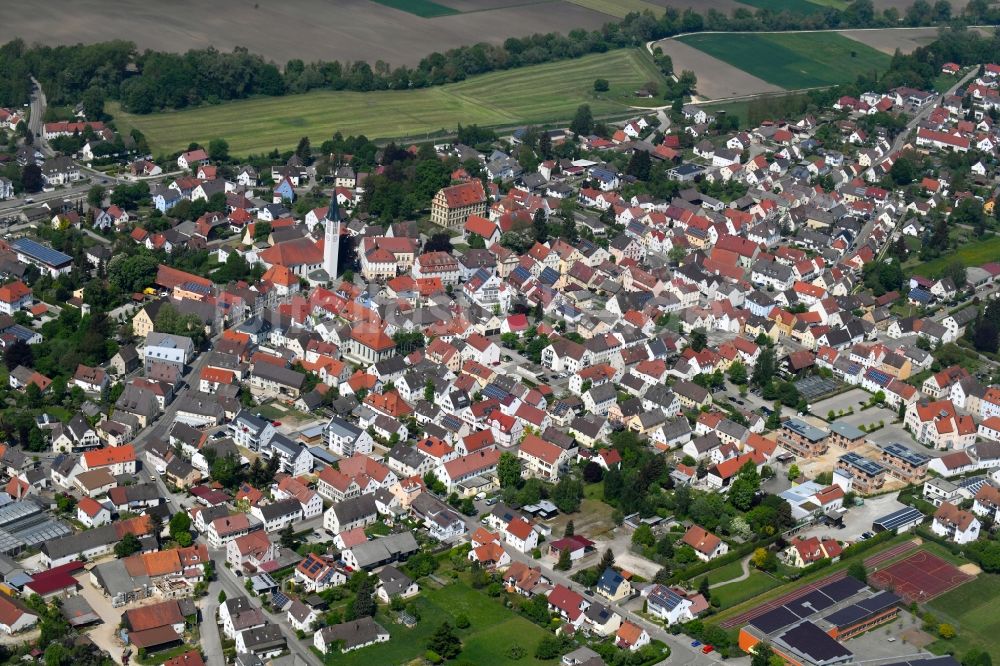 Ichenhausen von oben - Stadtansicht vom Innenstadtbereich in Ichenhausen im Bundesland Bayern, Deutschland