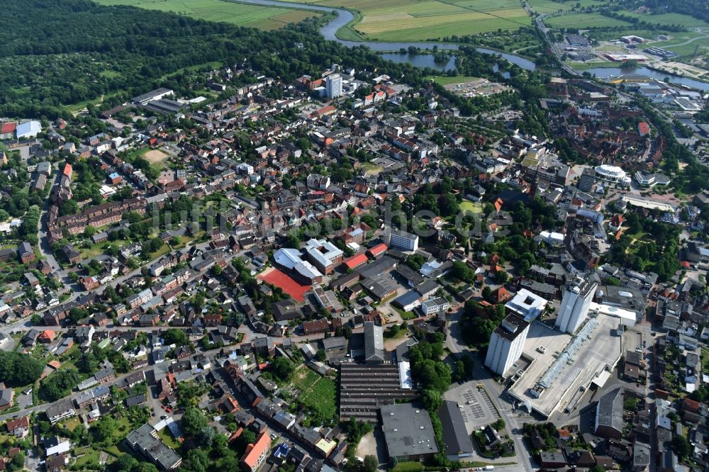 Itzehoe von oben - Stadtansicht vom Innenstadtbereich in Itzehoe im Bundesland Schleswig-Holstein