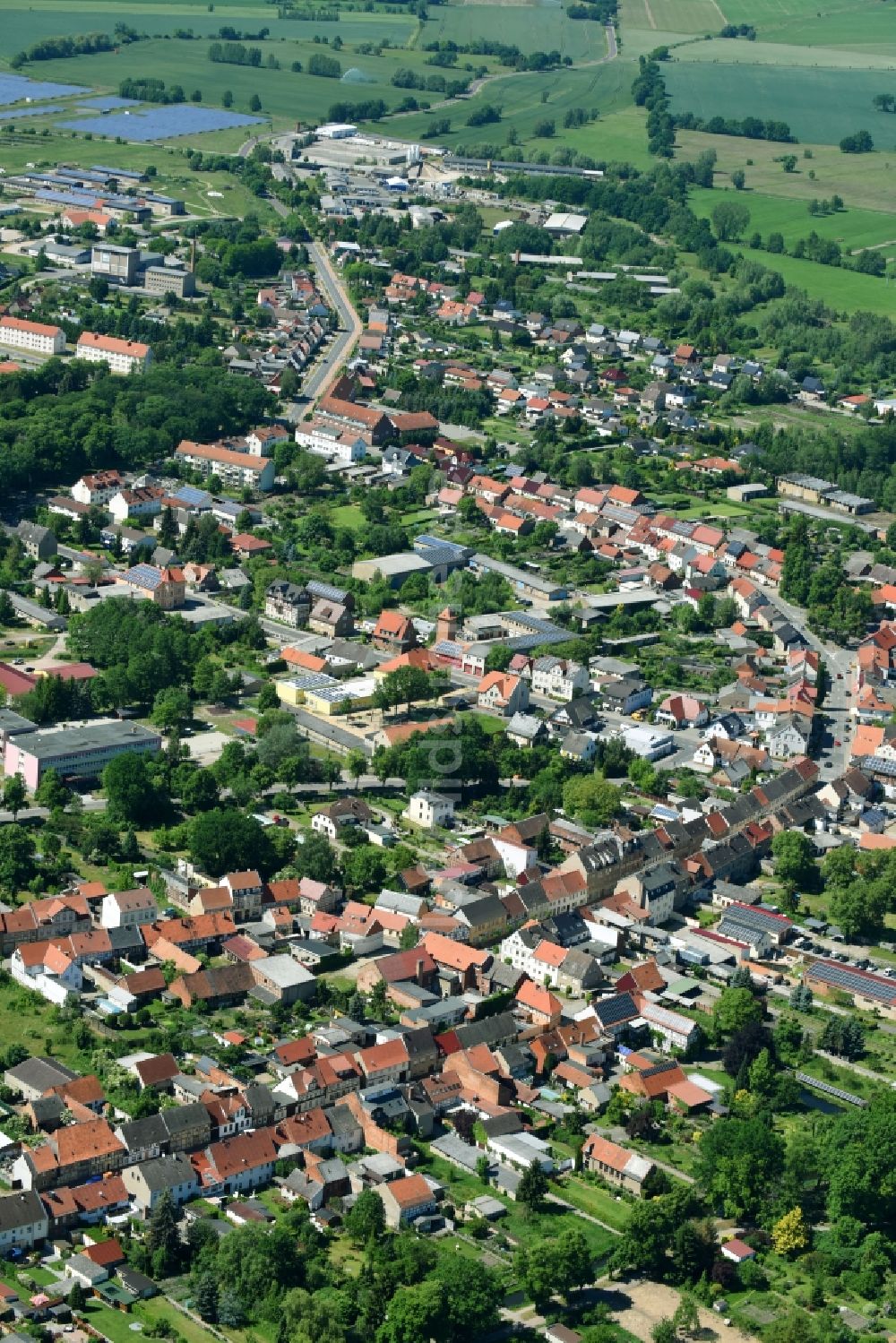 Kalbe (Milde) von oben - Stadtansicht vom Innenstadtbereich in Kalbe (Milde) im Bundesland Sachsen-Anhalt, Deutschland