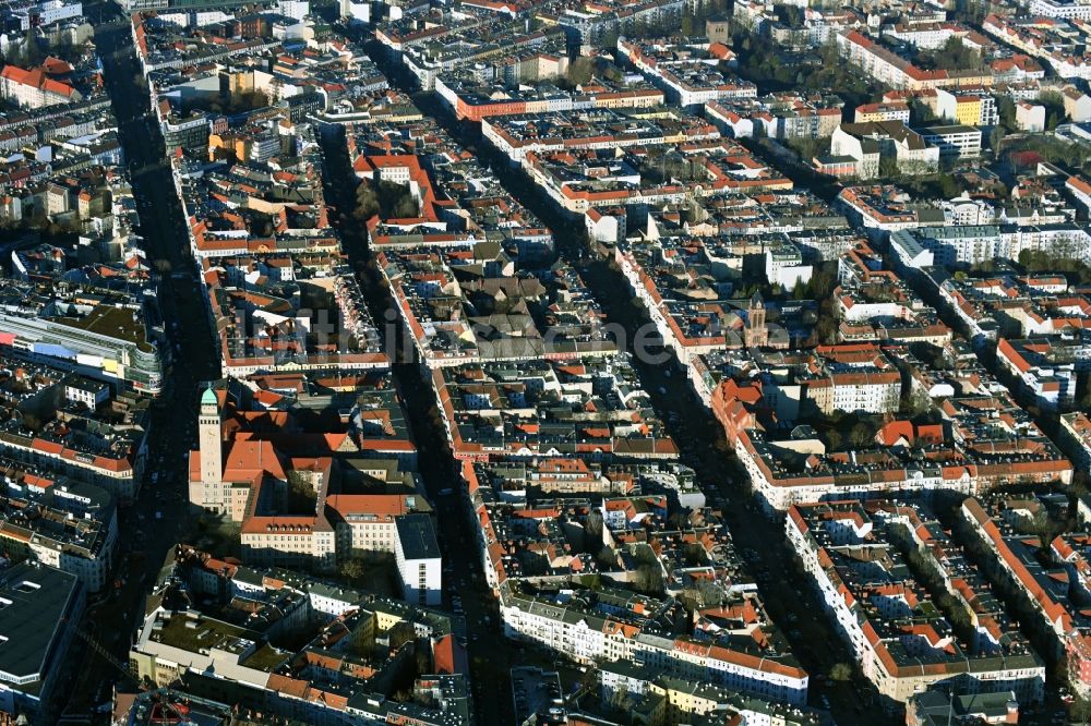 Luftbild Berlin - Stadtansicht vom Innenstadtbereich Karl-Marx-Straße - Donaustraße - Sonnenallee im Ortsteil Neukölln in Berlin, Deutschland