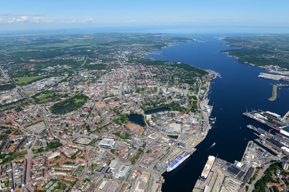 Luftaufnahme Kiel - Stadtansicht vom Innenstadtbereich in Kiel im Bundesland Schleswig-Holstein