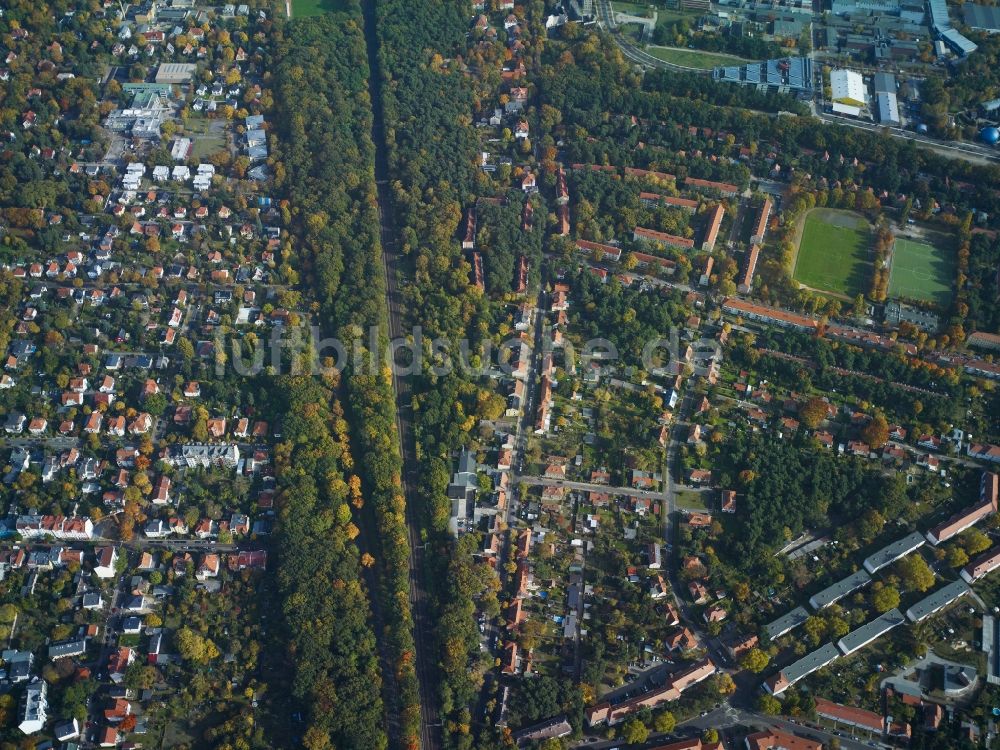 Luftaufnahme Potsdam - Stadtansicht vom Innenstadtbereich um die Kreuzung von Bahngleisen über die Paul-Neumann-Straße im Stadtteil Babelsberg in Potsdam im Bundesland Brandenburg