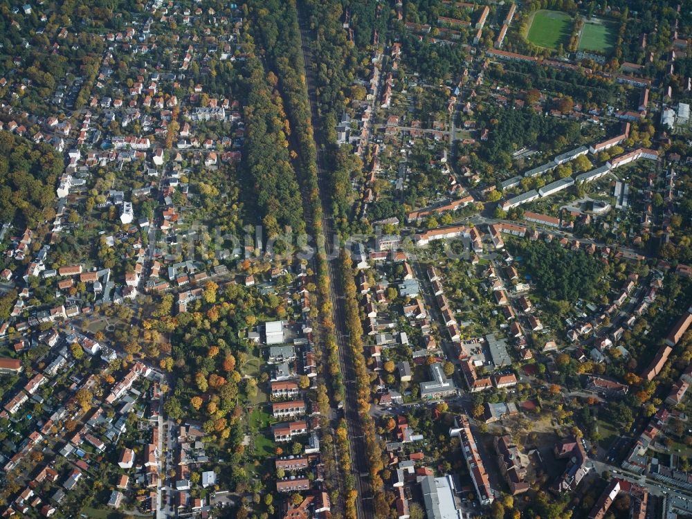 Potsdam von oben - Stadtansicht vom Innenstadtbereich um die Kreuzung von Bahngleisen über die Paul-Neumann-Straße im Stadtteil Babelsberg in Potsdam im Bundesland Brandenburg