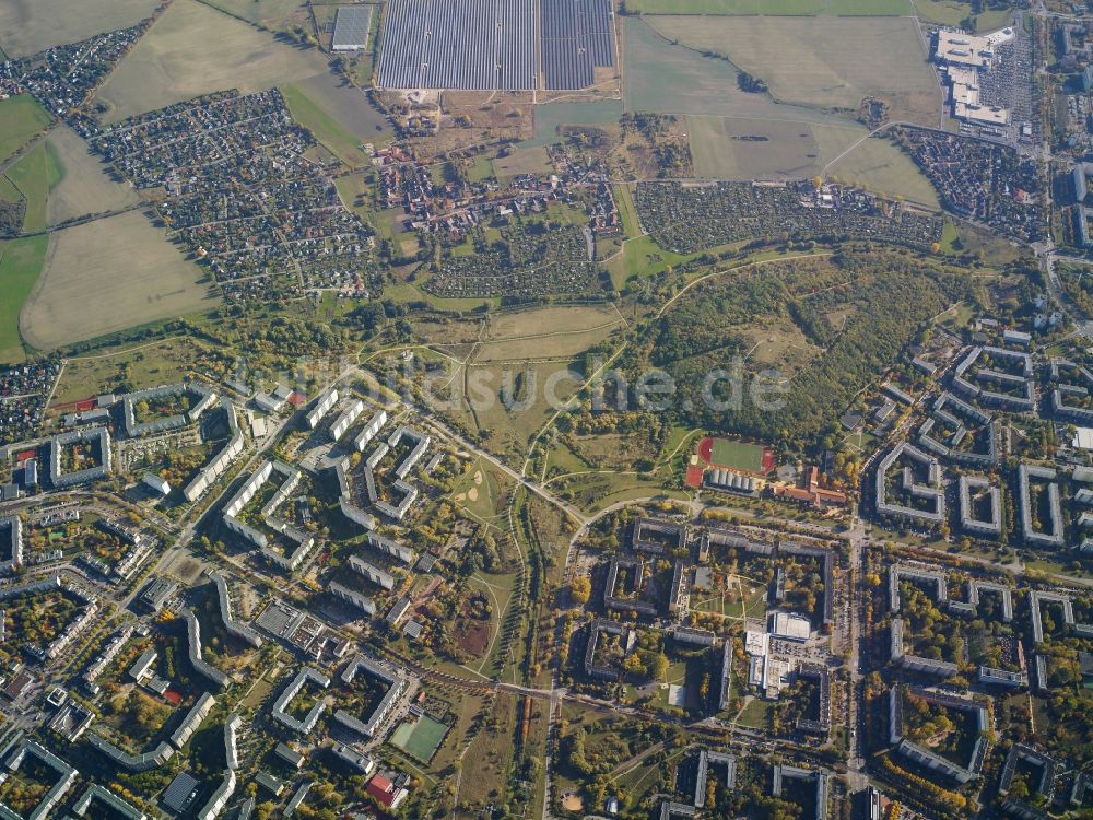 Berlin aus der Vogelperspektive: Stadtansicht vom Innenstadtbereich an der Kreuzung Wuhletalstraße und Kemberger Straße in Berlin