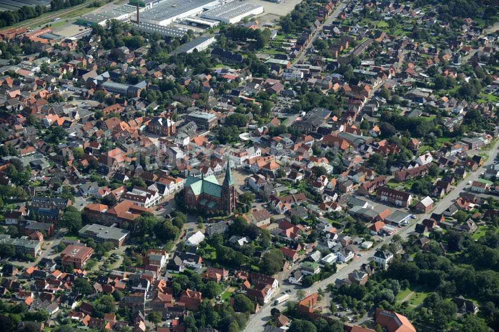 Meldorf von oben - Stadtansicht vom Innenstadtbereich in Meldorf im Bundesland Schleswig-Holstein