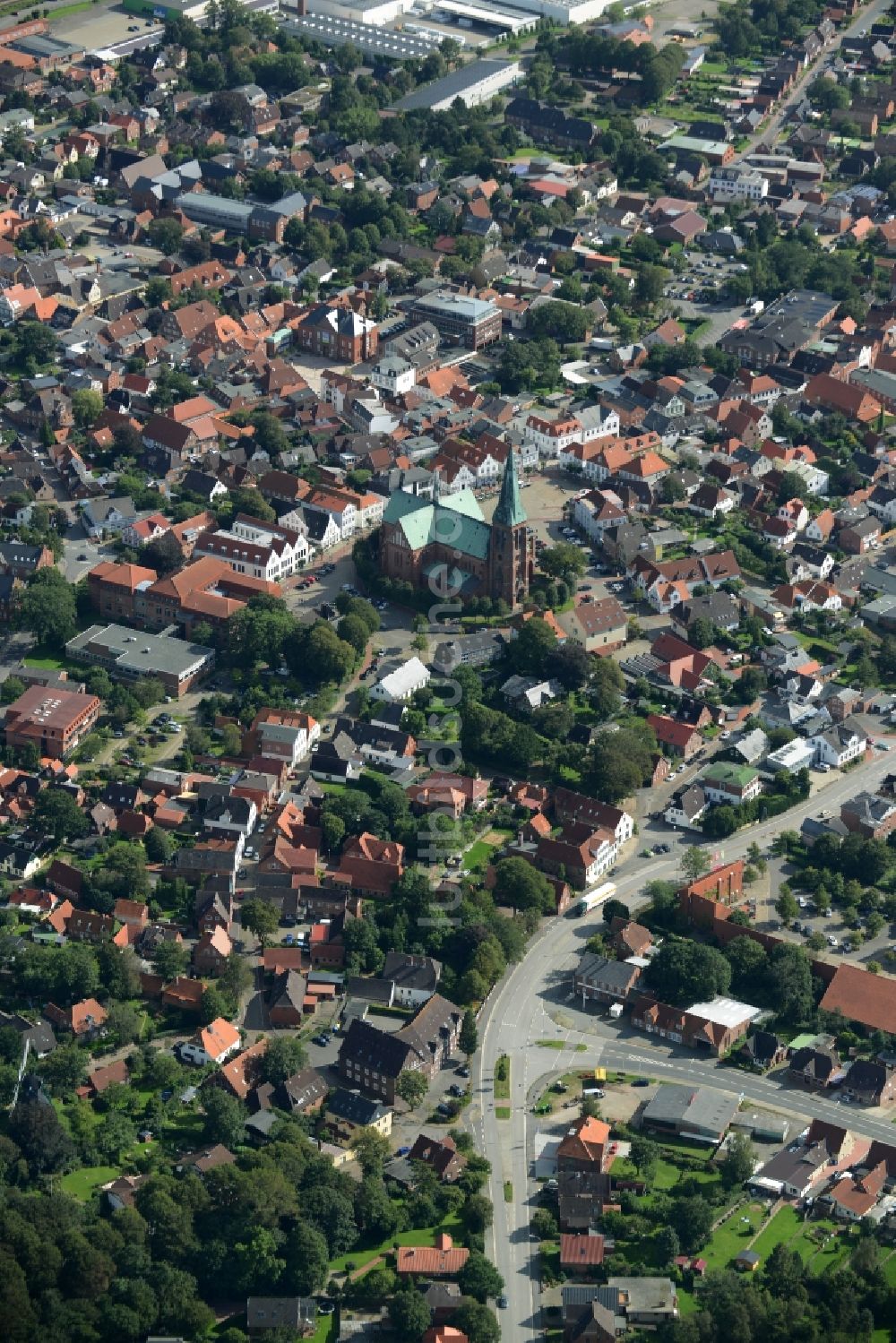 Meldorf aus der Vogelperspektive: Stadtansicht vom Innenstadtbereich in Meldorf im Bundesland Schleswig-Holstein