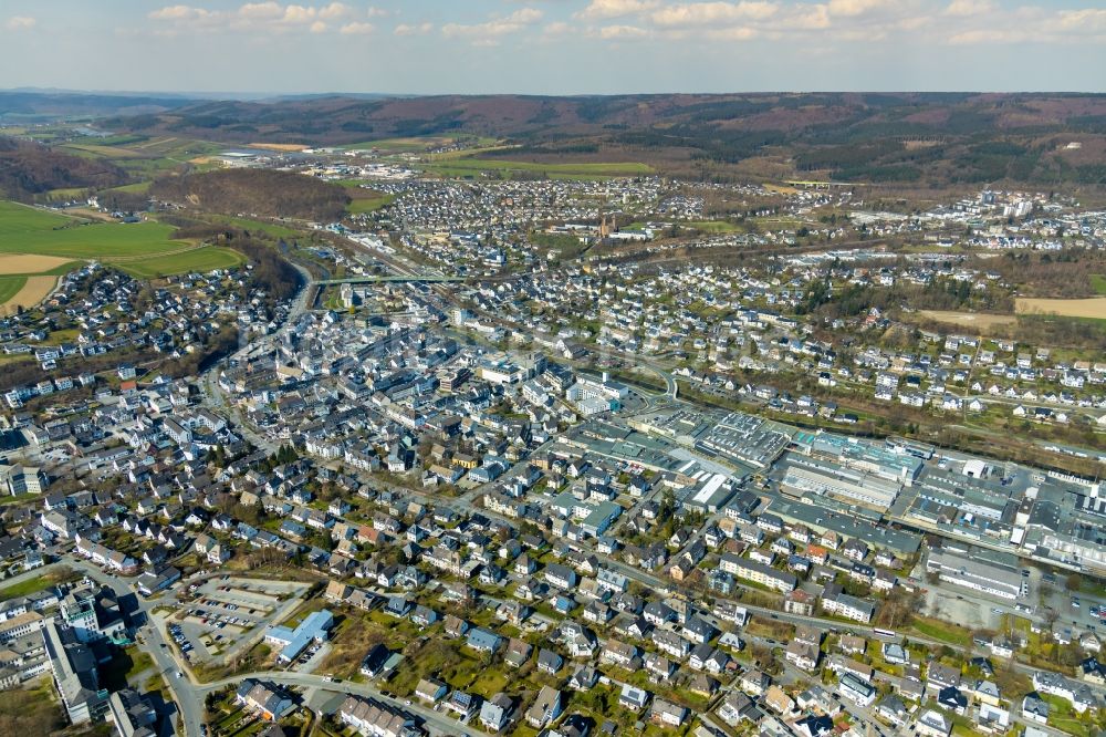 Luftaufnahme Meschede - Stadtansicht vom Innenstadtbereich in Meschede im Bundesland Nordrhein-Westfalen, Deutschland