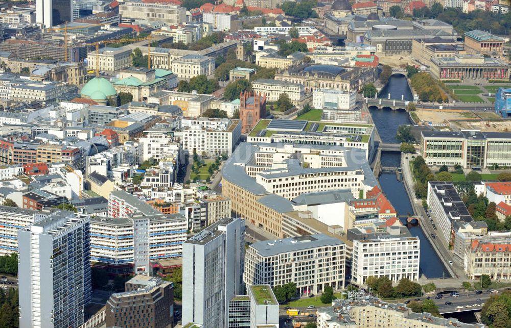 Luftaufnahme Berlin Mitte - Stadtansicht vom Innenstadtbereich in Mitte mit dem Neubau des Cosmo Hotel Berlin