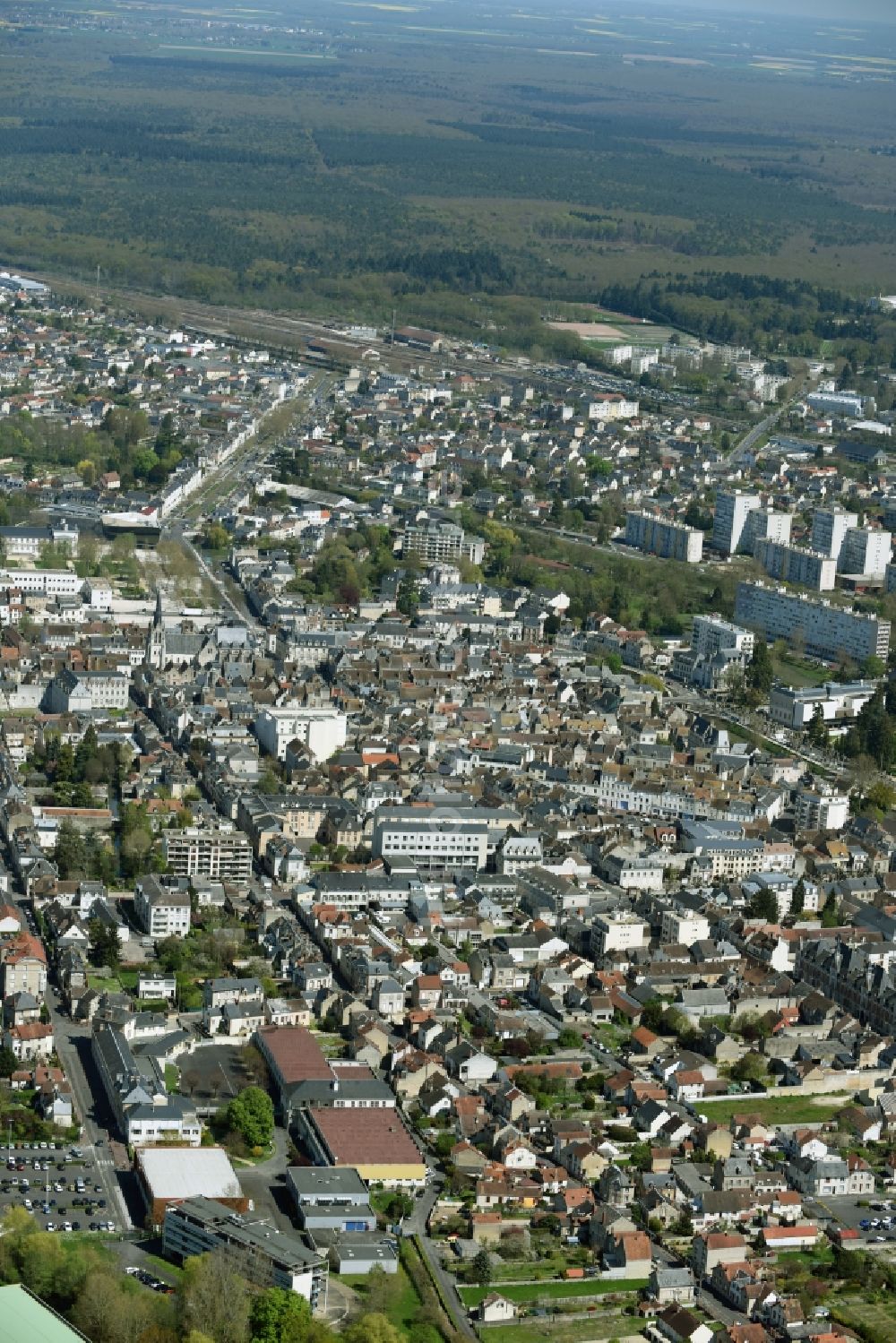 Montargis von oben - Stadtansicht vom Innenstadtbereich in Montargis in Centre-Val de Loire, Frankreich