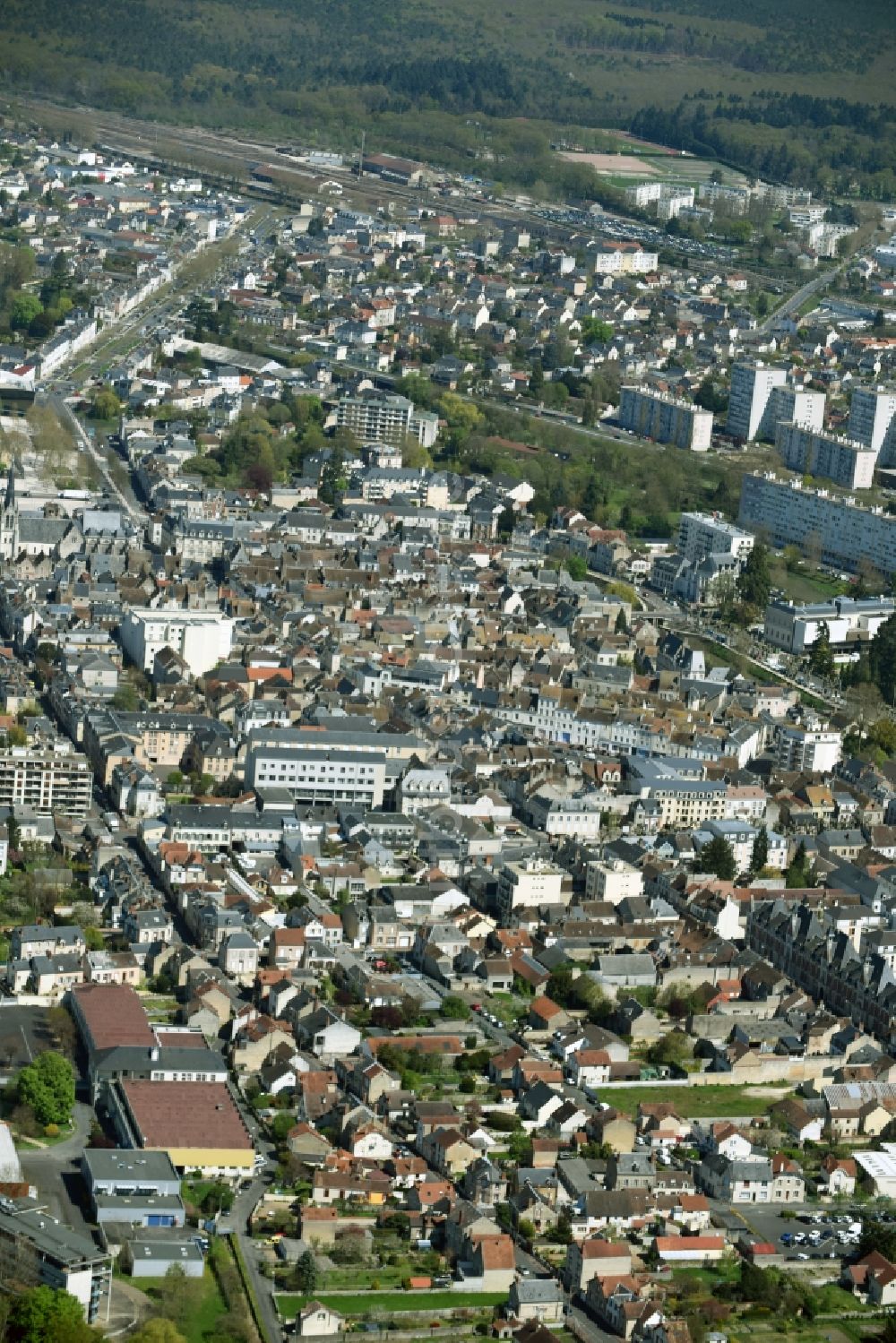 Montargis aus der Vogelperspektive: Stadtansicht vom Innenstadtbereich in Montargis in Centre-Val de Loire, Frankreich