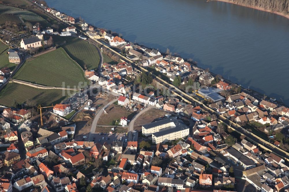 Nierstein von oben - Stadtansicht vom Innenstadtbereich in Nierstein im Bundesland Rheinland-Pfalz