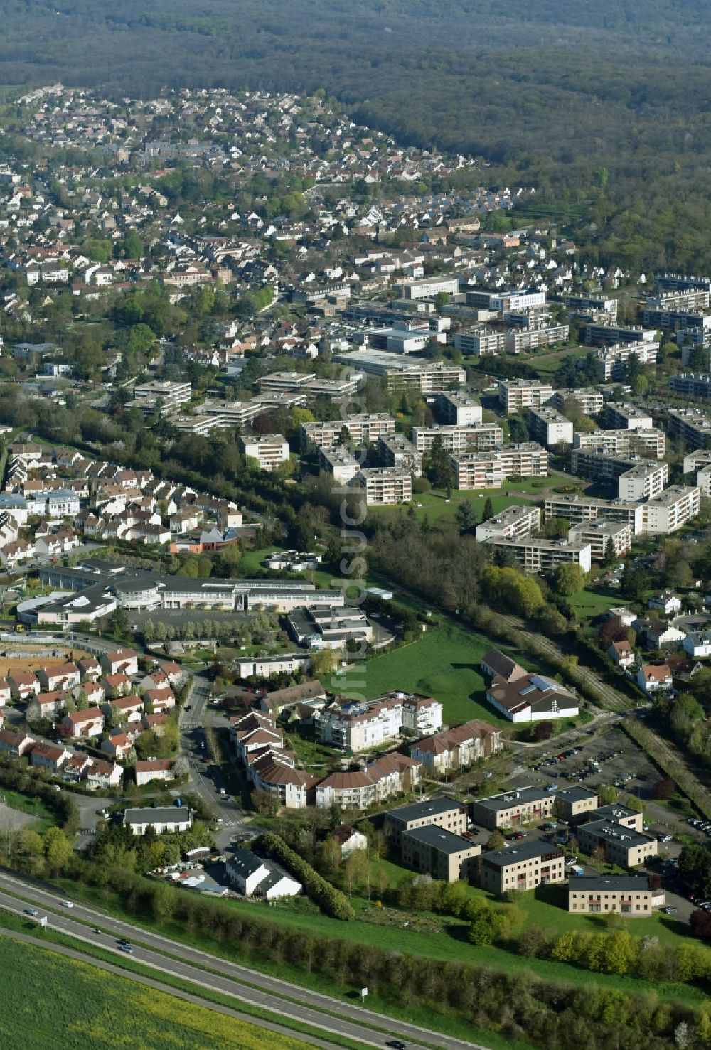 Noisy-le-Roi aus der Vogelperspektive: Stadtansicht vom Innenstadtbereich in Noisy-le-Roi in Ile-de-France, Frankreich