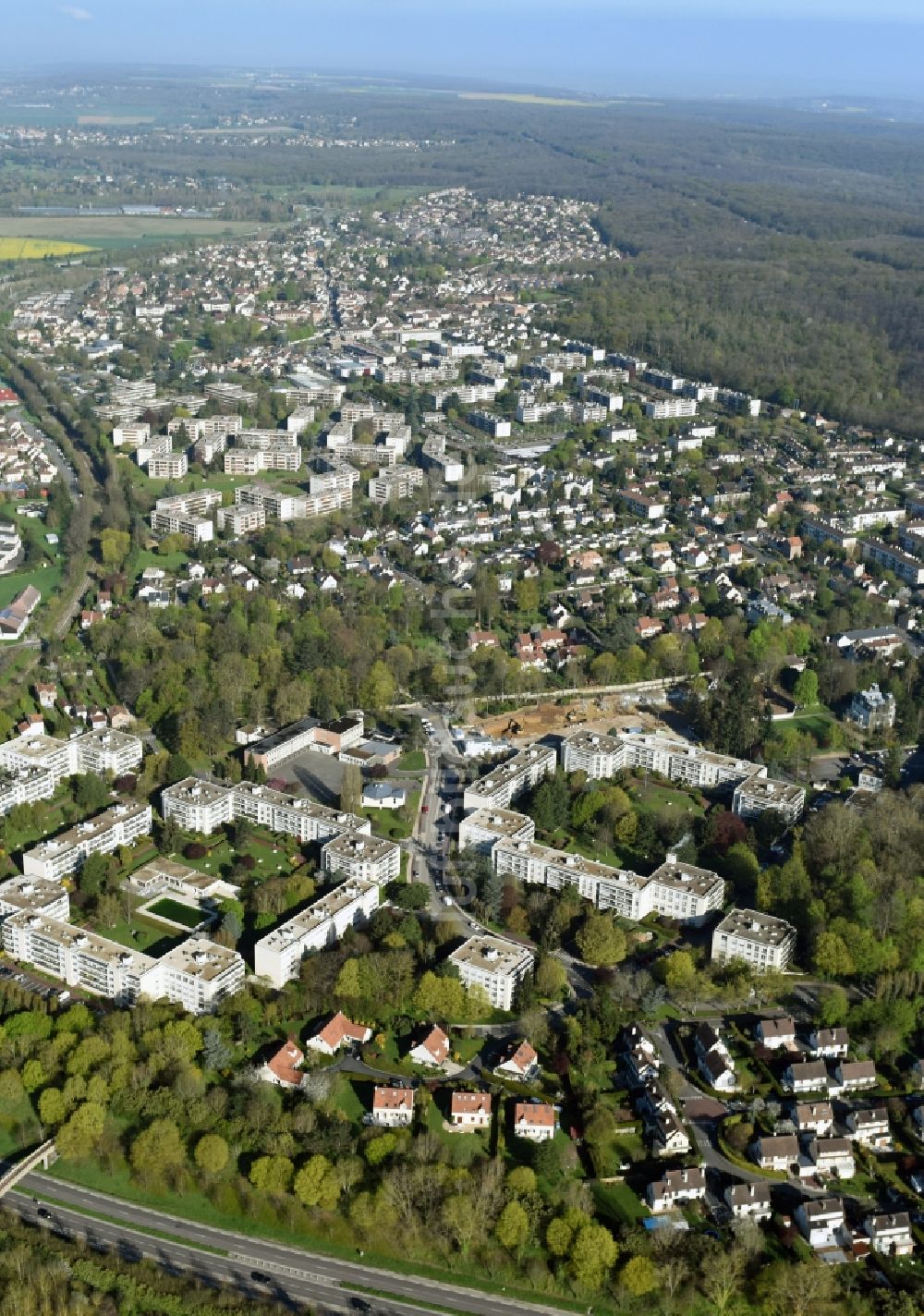 Noisy-le-Roi aus der Vogelperspektive: Stadtansicht vom Innenstadtbereich in Noisy-le-Roi in Ile-de-France, Frankreich