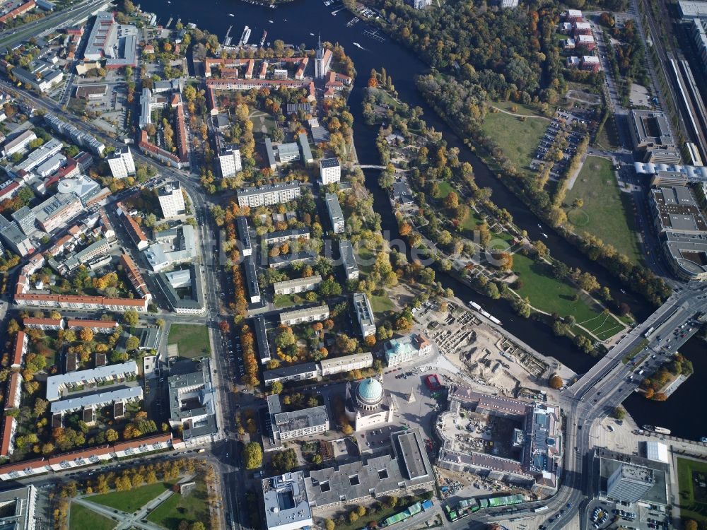 Potsdam aus der Vogelperspektive: Stadtansicht vom Innenstadtbereich der Nördlichen Innenstadt mit der Kreuzung Friedrich-Ebert-Straße und Am Kanal in Potsdam im Bundesland Brandenburg