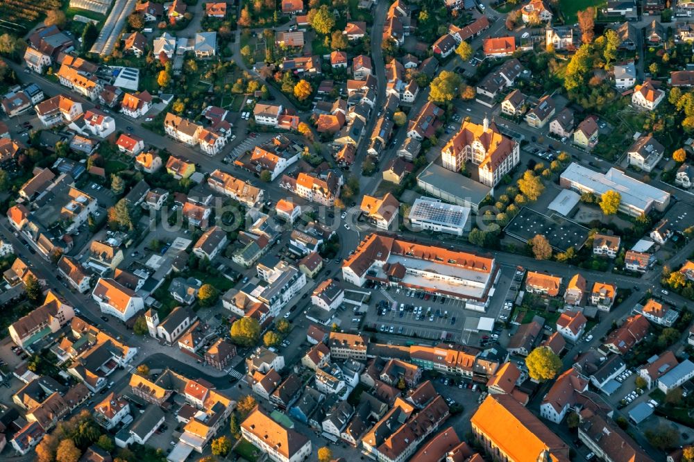 Oberkirch aus der Vogelperspektive: Stadtansicht vom Innenstadtbereich in Oberkirch im Bundesland Baden-Württemberg, Deutschland