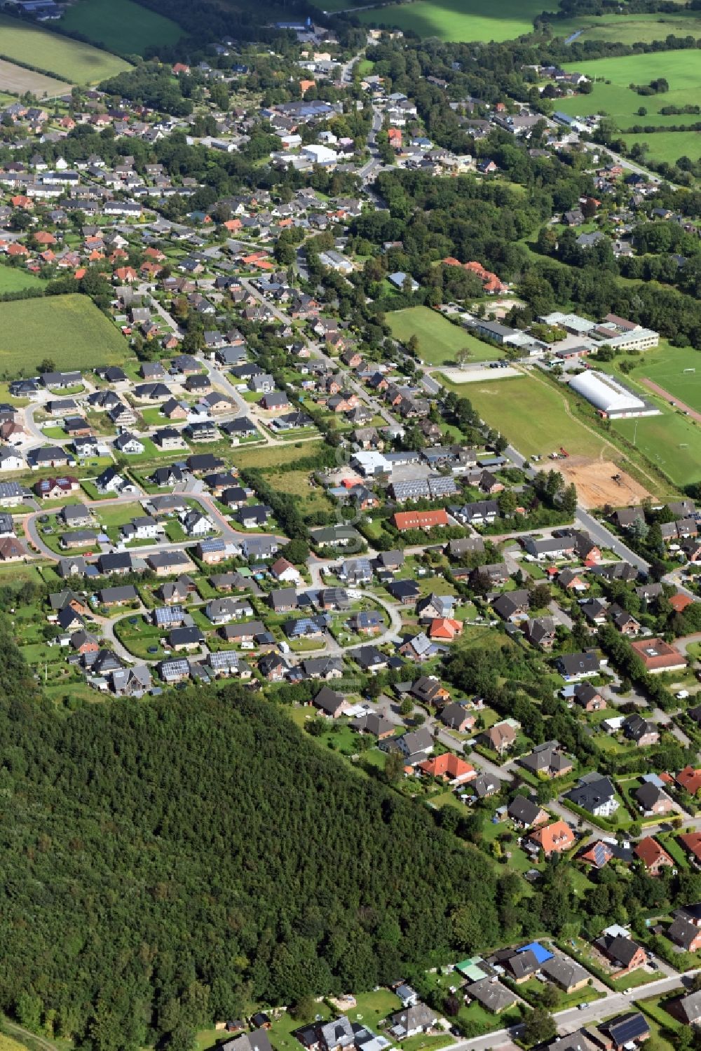 Oeversee aus der Vogelperspektive: Stadtansicht vom Innenstadtbereich in Oeversee im Bundesland Schleswig-Holstein