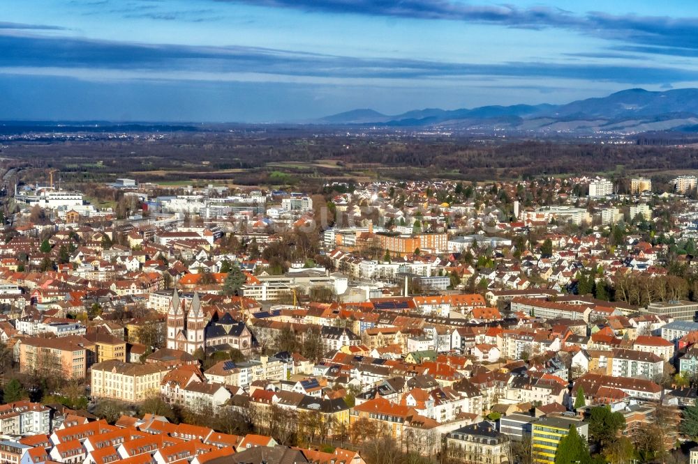 Offenburg von oben - Stadtansicht vom Innenstadtbereich in Offenburg im Bundesland Baden-Württemberg, Deutschland