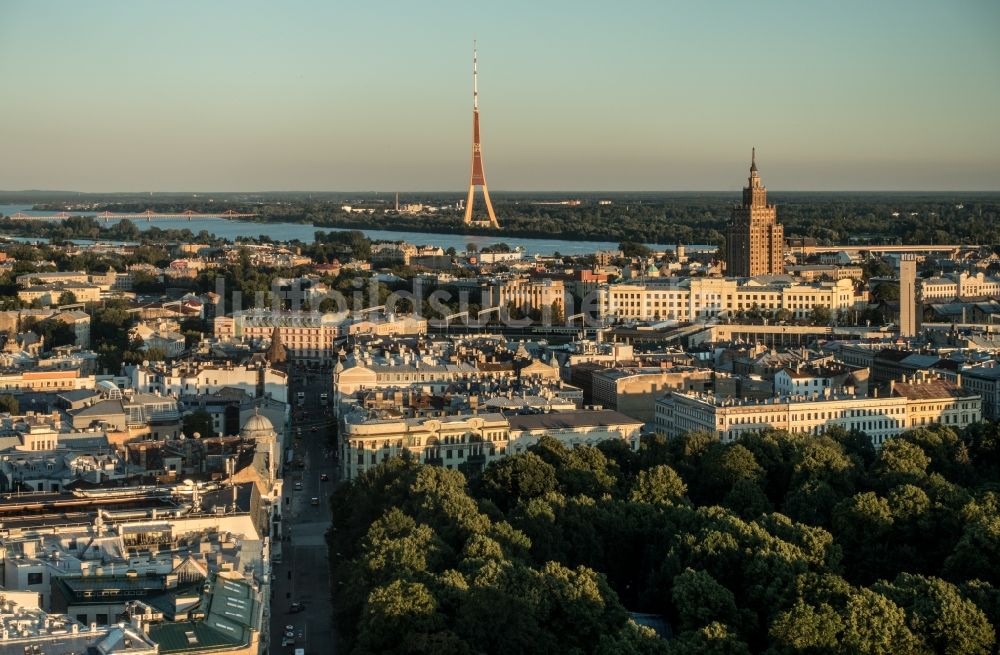 Riga aus der Vogelperspektive: Stadtansicht vom Innenstadtbereich im Ortsteil Centra rajons in Riga in Livland, Lettland