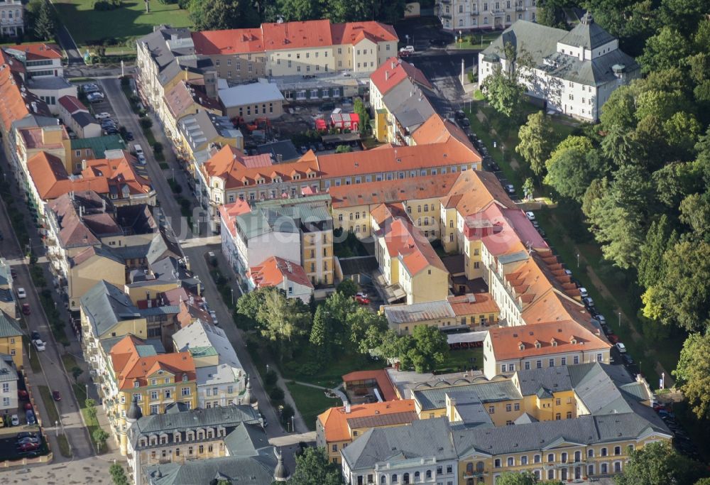 Luftbild Františkovy Lázn? - Stadtansicht vom Innenstadtbereich im Ortsteil Franzensbad in Frantiskovy Lazne in Karlovarsky kraj, Tschechische Republik