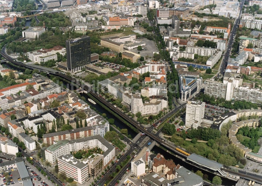 Berlin aus der Vogelperspektive: Stadtansicht vom Innenstadtbereich im Ortsteil Kreuzberg in Berlin, Deutschland