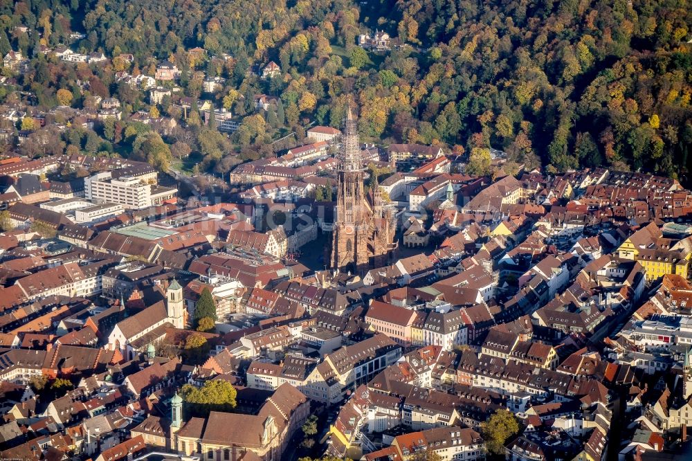 Luftaufnahme Freiburg im Breisgau - Stadtansicht vom Innenstadtbereich im Ortsteil Mitte in Freiburg im Breisgau im Bundesland Baden-Württemberg