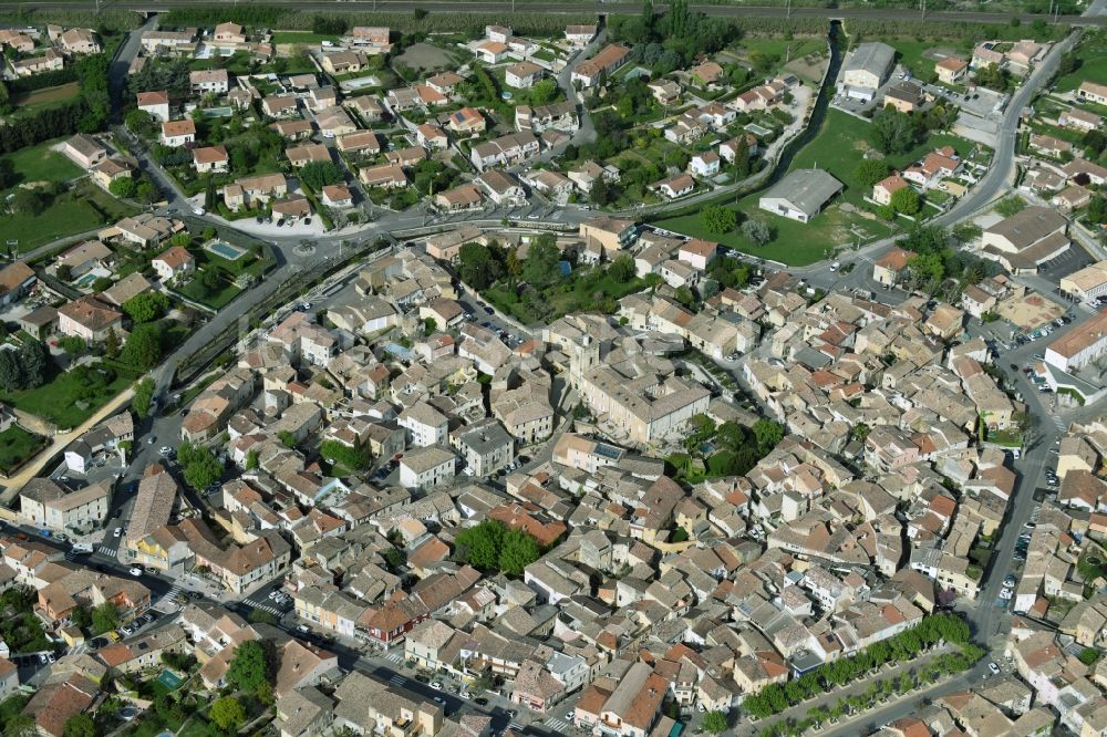 Luftaufnahme Piolenc - Stadtansicht vom Innenstadtbereich in Piolenc in Provence-Alpes-Cote d'Azur, Frankreich