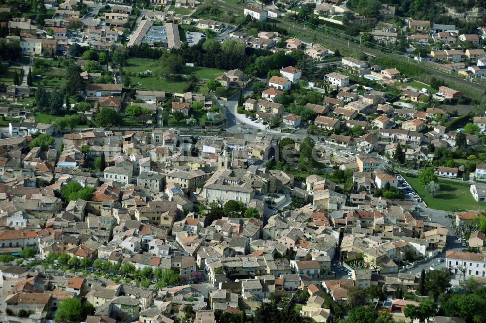 Luftaufnahme Piolenc - Stadtansicht vom Innenstadtbereich in Piolenc in Provence-Alpes-Cote d'Azur, Frankreich