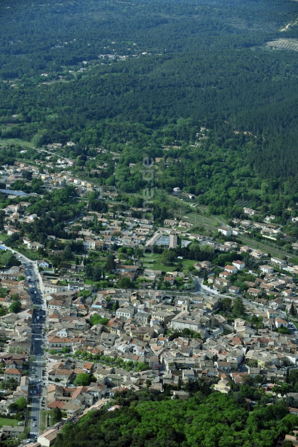 Luftbild Piolenc - Stadtansicht vom Innenstadtbereich in Piolenc in Provence-Alpes-Cote d'Azur, Frankreich