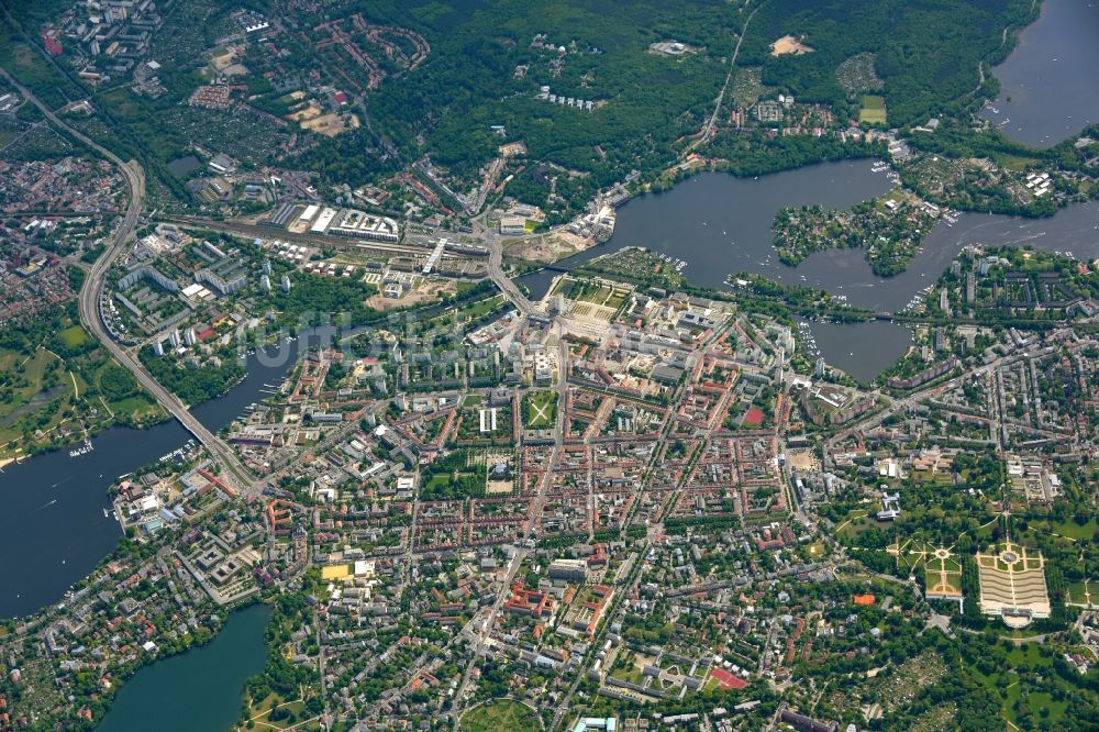 Luftaufnahme Potsdam - Stadtansicht vom Innenstadtbereich in Potsdam im Bundesland Brandenburg, Deutschland