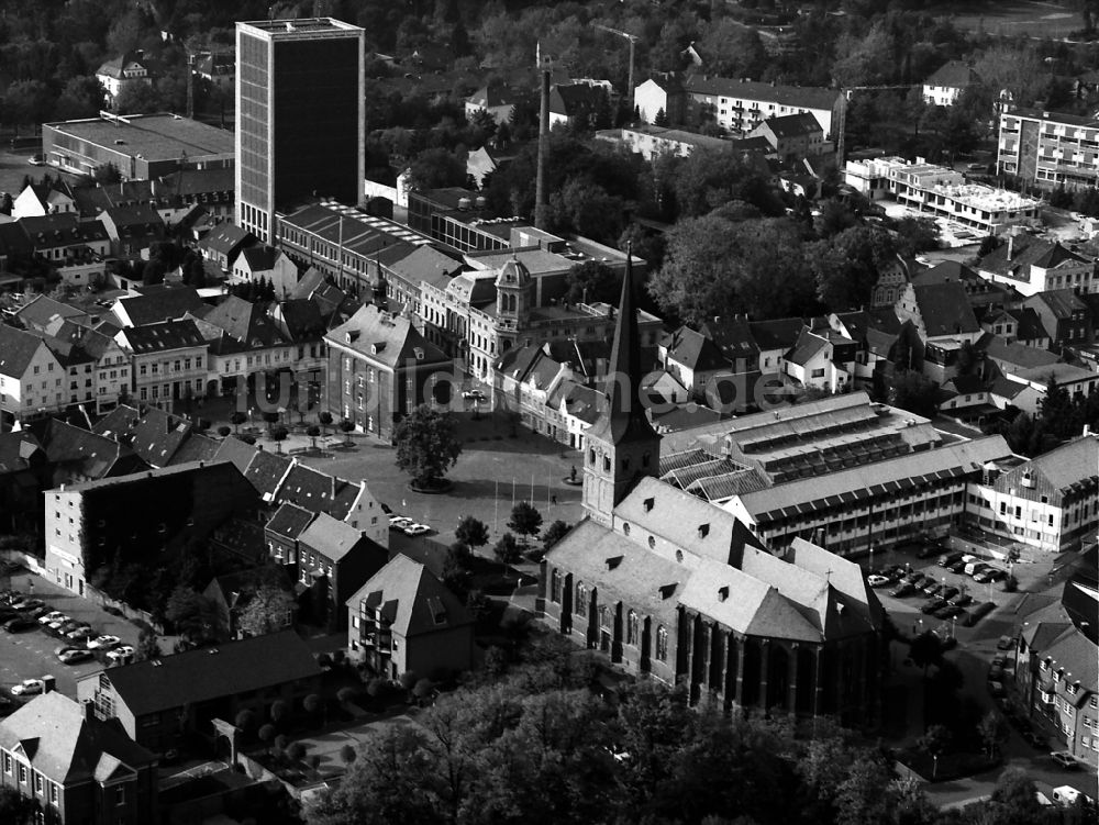 Rheinberg von oben - Stadtansicht vom Innenstadtbereich in Rheinberg im Bundesland Nordrhein-Westfalen, Deutschland