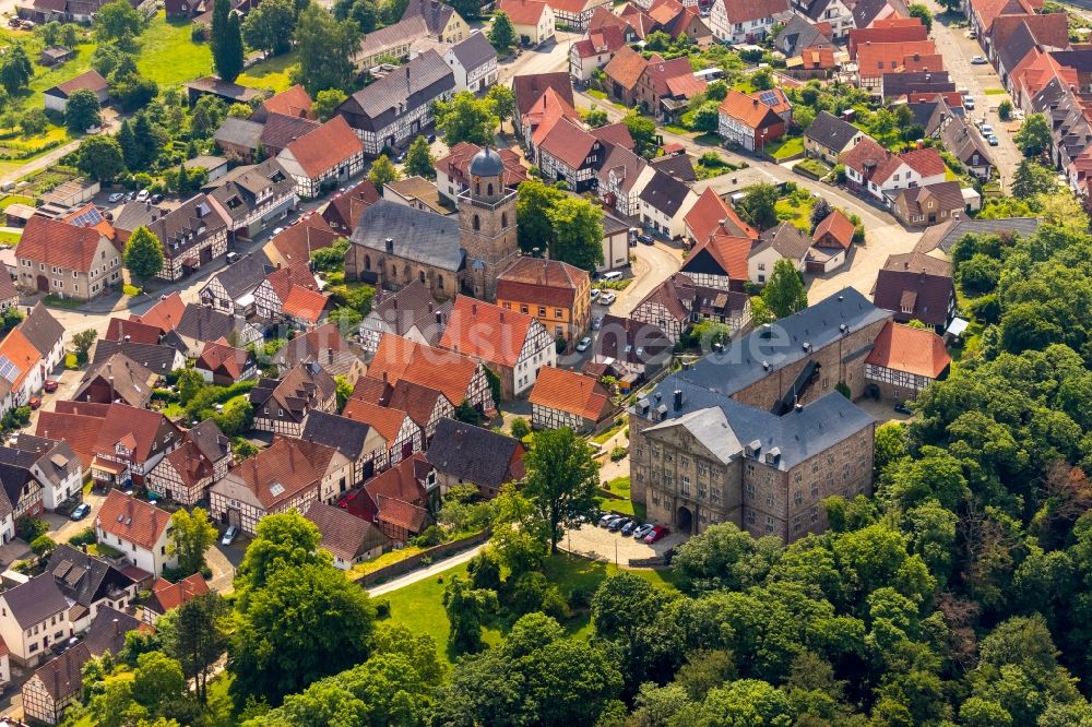 Rhoden aus der Vogelperspektive: Stadtansicht vom Innenstadtbereich in Rhoden im Bundesland Hessen, Deutschland