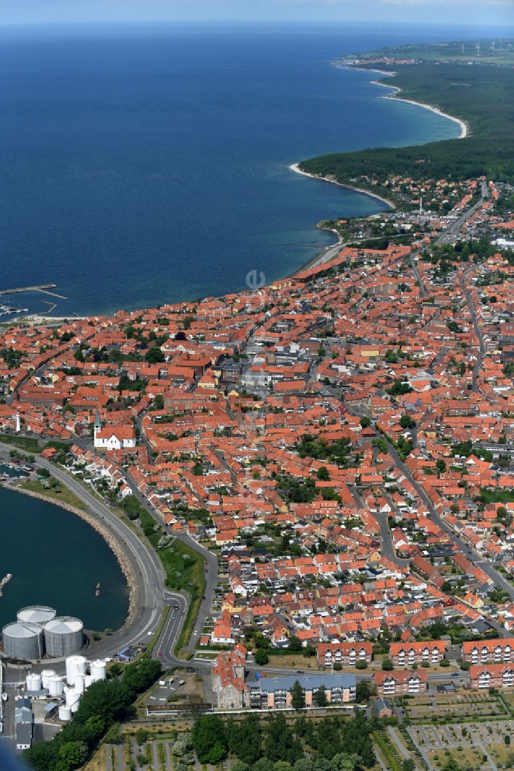 Luftaufnahme Ronne - Insel Bornholm - Stadtansicht vom Innenstadtbereich in Ronne - Insel Bornholm in Region Hovedstaden, Dänemark