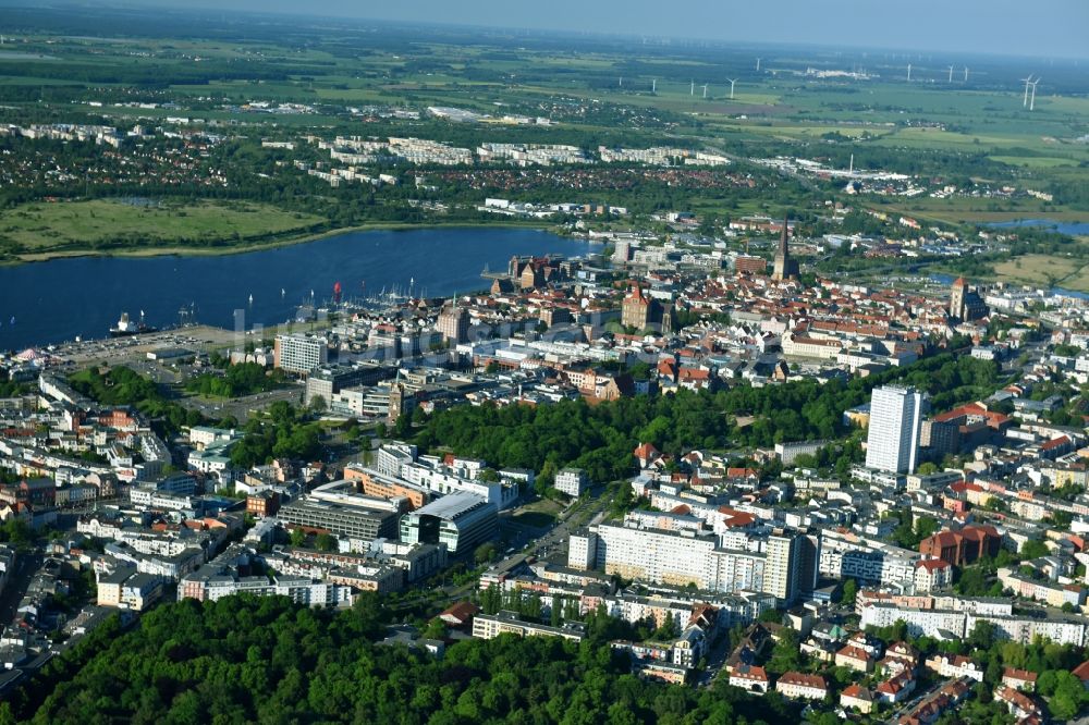 Rostock aus der Vogelperspektive: Stadtansicht vom Innenstadtbereich in Rostock im Bundesland Mecklenburg-Vorpommern, Deutschland