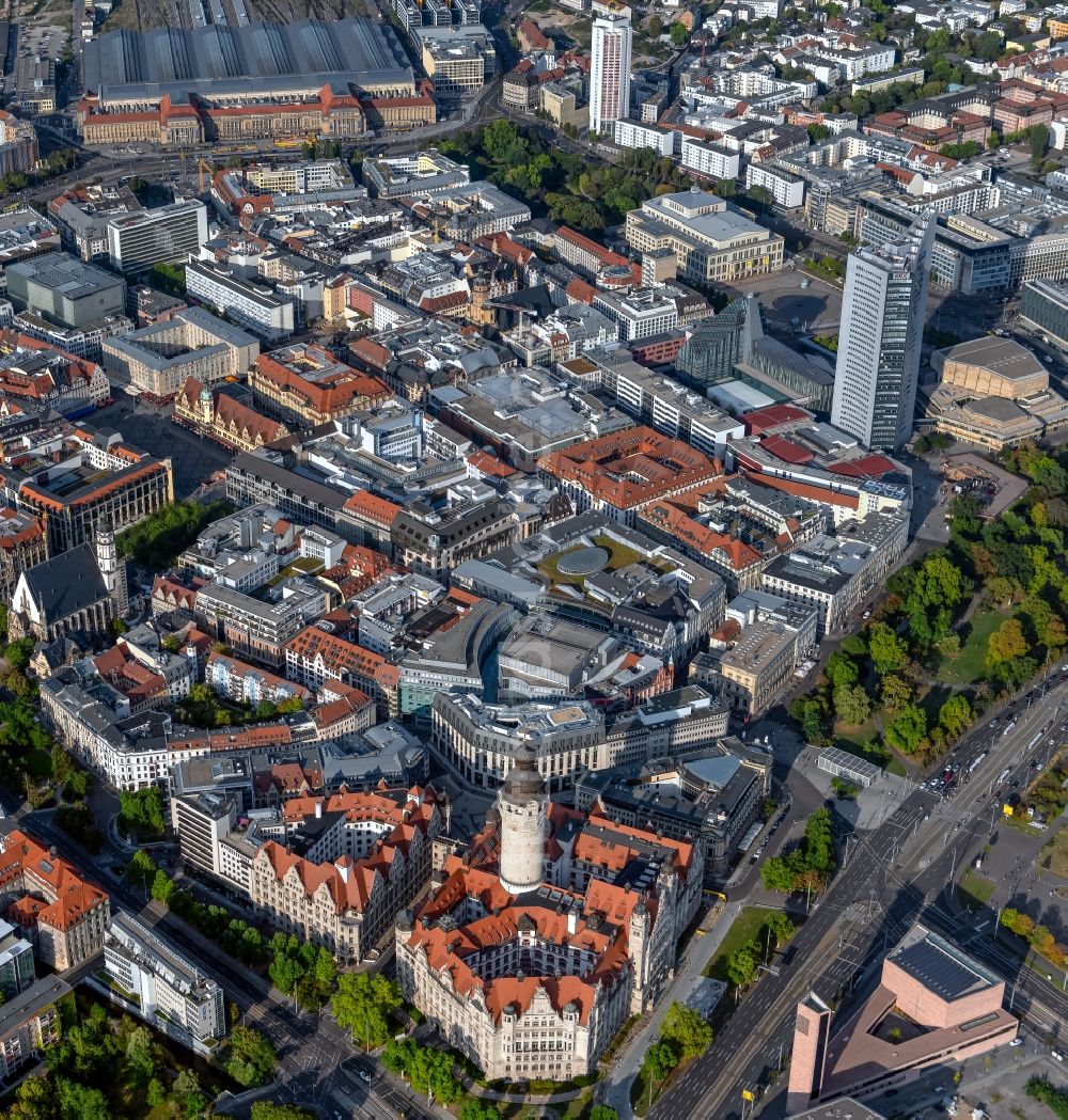 Leipzig von oben - Stadtansicht vom Innenstadtbereich rund um den Marktplatz in Leipzig im Bundesland Sachsen, Deutschland