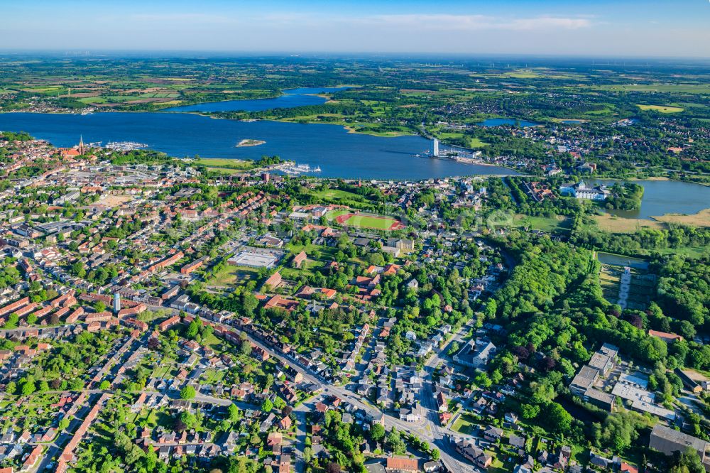 Luftaufnahme Schleswig - Stadtansicht vom Innenstadtbereich in Schleswig im Bundesland Schleswig-Holstein