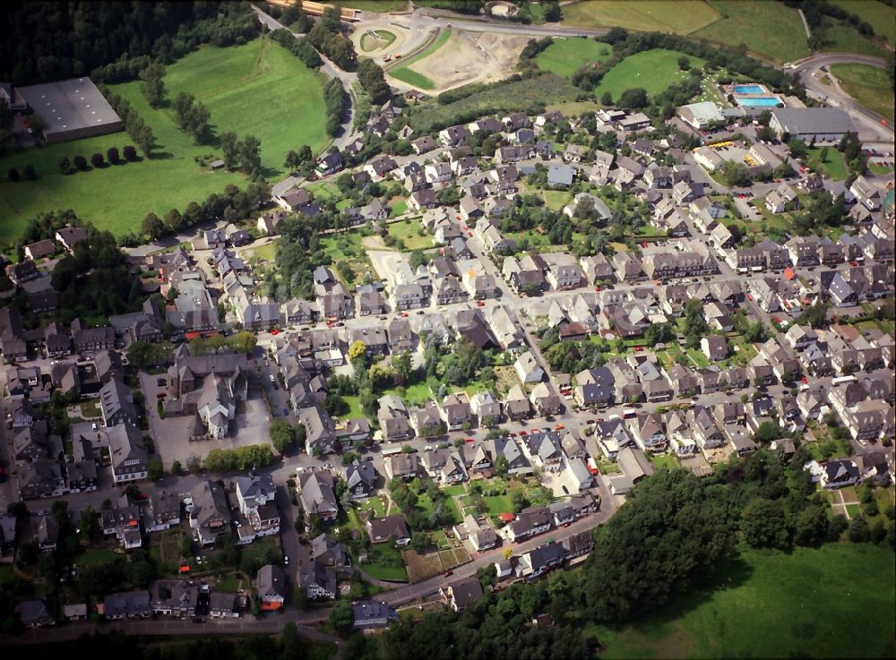 Schmallenberg aus der Vogelperspektive: Stadtansicht vom Innenstadtbereich in Schmallenberg im Bundesland Nordrhein-Westfalen, Deutschland