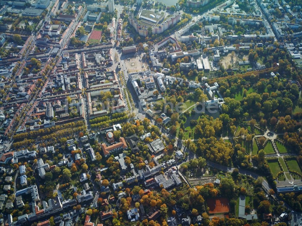 Luftaufnahme Potsdam - Stadtansicht vom Innenstadtbereich an der Schopenhauerstraße in Potsdam im Bundesland Brandenburg. Mit im Bild ist die Friedenskirche und der Luisenplatz