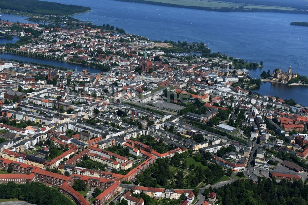 Luftbild Schwerin - Stadtansicht vom Innenstadtbereich in Schwerin im Bundesland Mecklenburg-Vorpommern