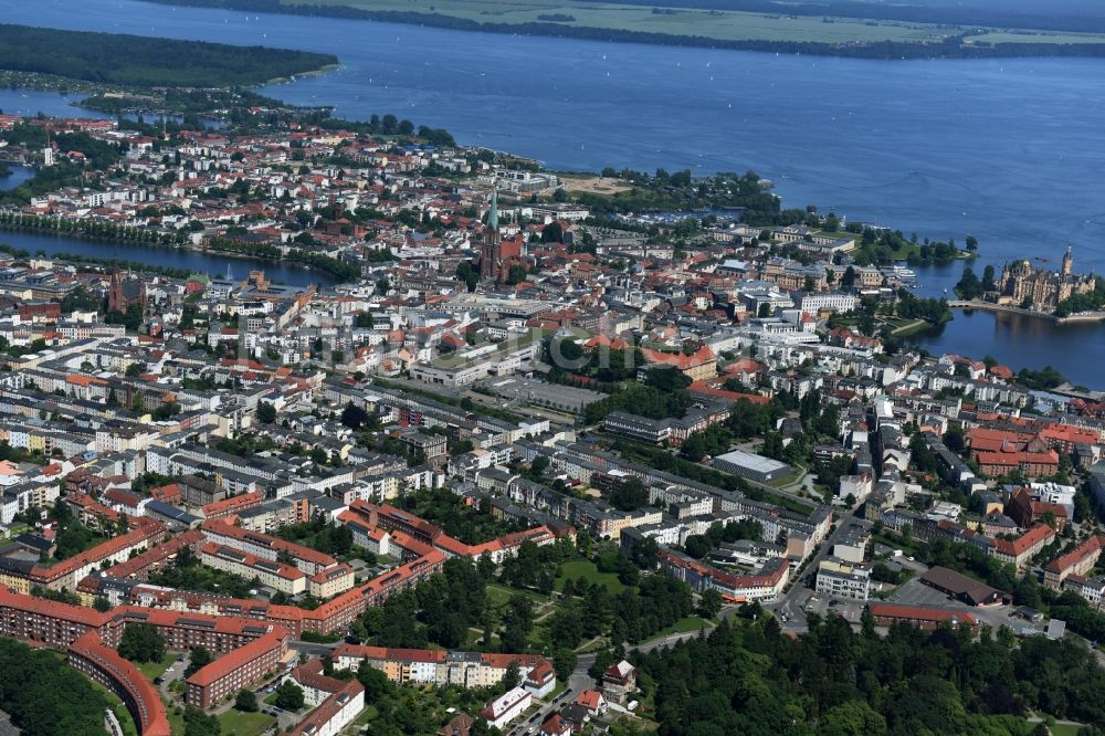 Luftbild Schwerin - Stadtansicht vom Innenstadtbereich in Schwerin im Bundesland Mecklenburg-Vorpommern