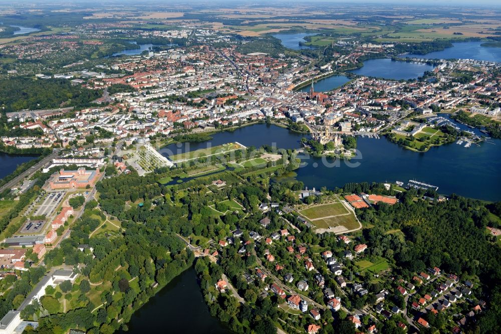 Luftbild Schwerin - Stadtansicht vom Innenstadtbereich in Schwerin im Bundesland Mecklenburg-Vorpommern