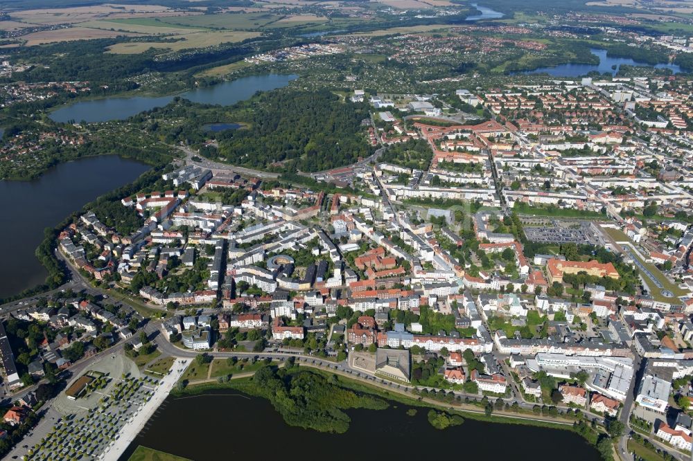 Schwerin von oben - Stadtansicht vom Innenstadtbereich in Schwerin im Bundesland Mecklenburg-Vorpommern