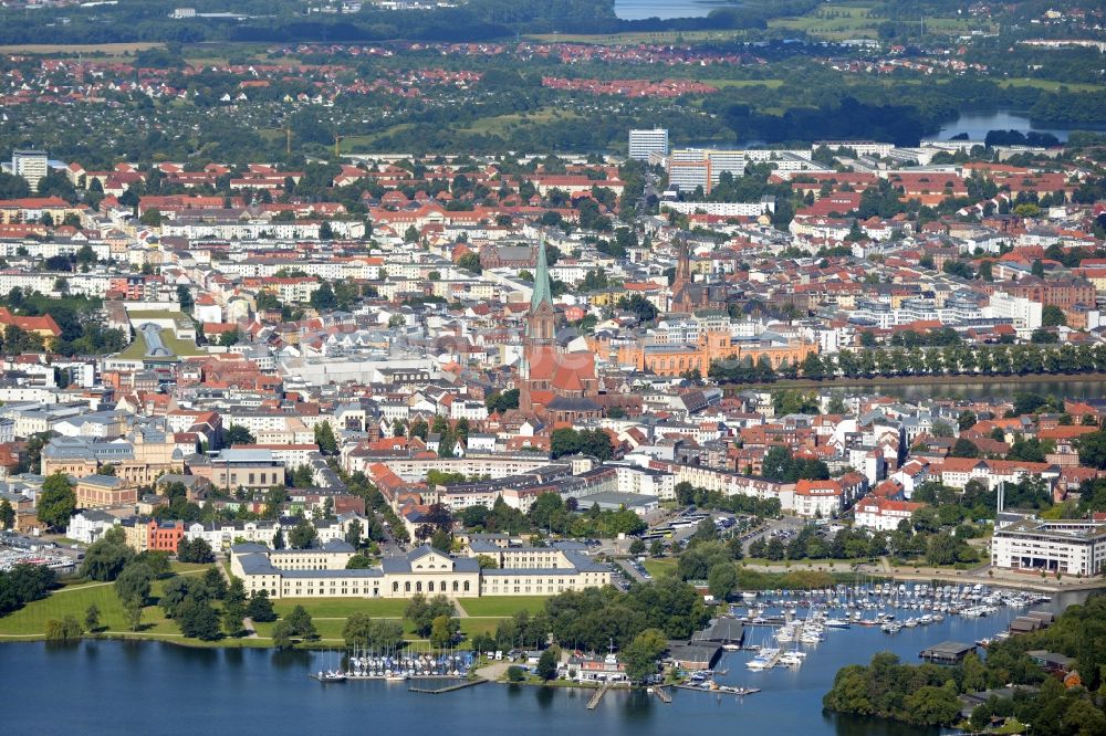 Luftbild Schwerin - Stadtansicht vom Innenstadtbereich in Schwerin im Bundesland Mecklenburg-Vorpommern