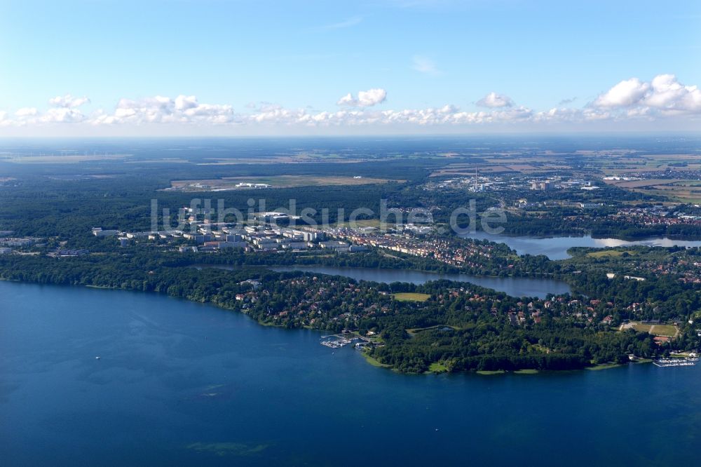 Schwerin von oben - Stadtansicht vom Innenstadtbereich in Schwerin im Bundesland Mecklenburg-Vorpommern